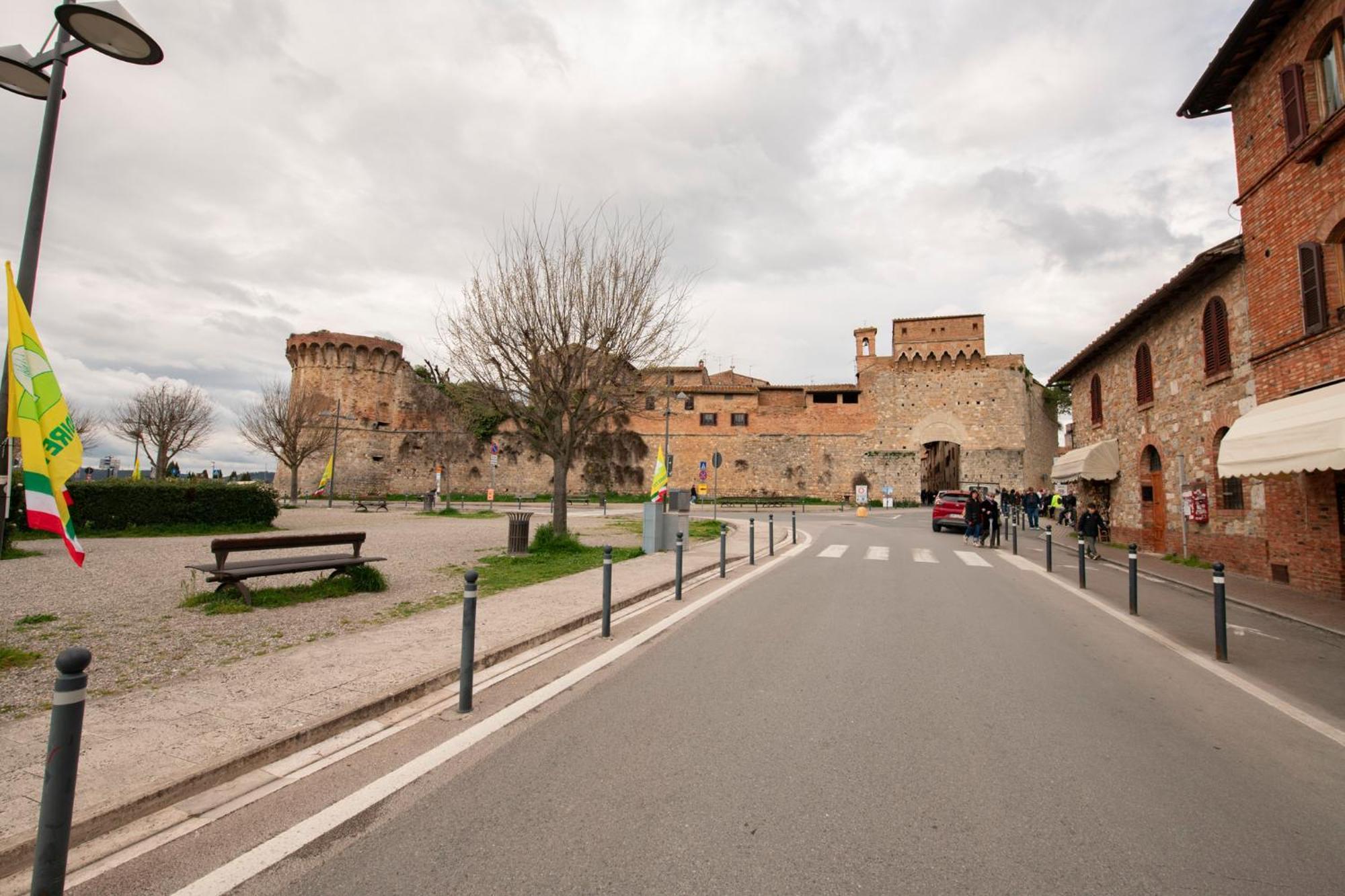 Bellavista Free Parking City Center San Gimignano Luaran gambar